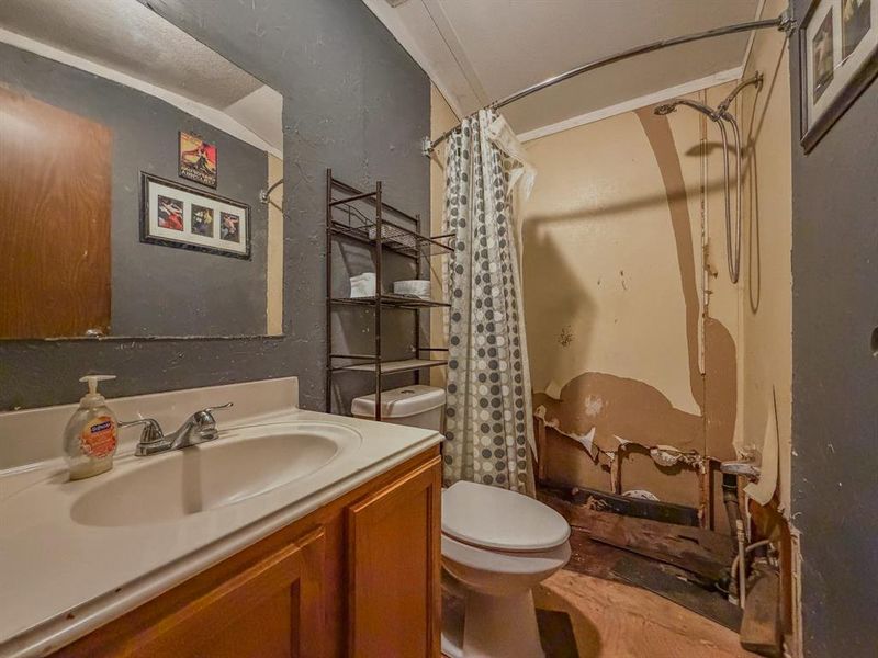 Furnished interior view inside a new home in , Weatherford (Image 13).