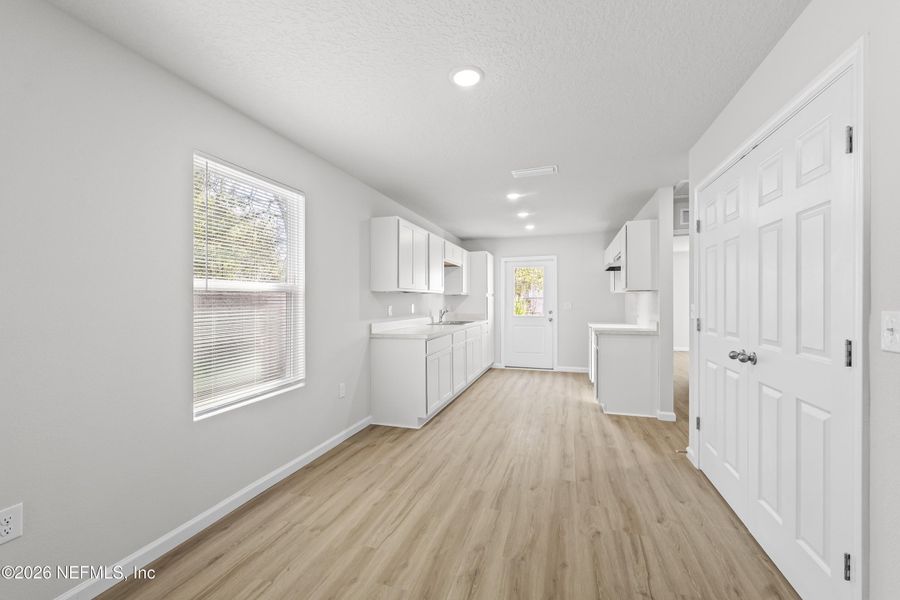 Spacious, unfurnished interior of a new home in , Jacksonville (Image 15).