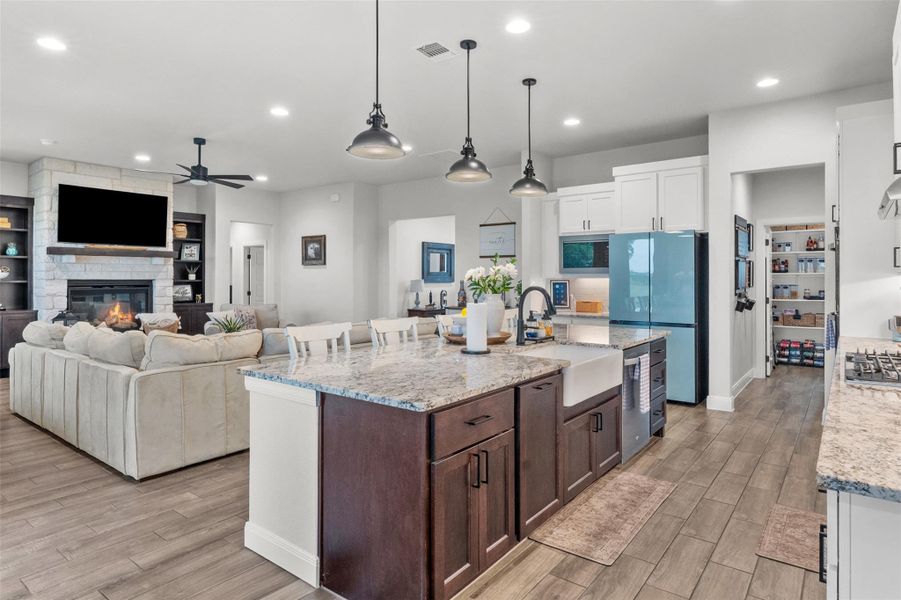 Furnished interior view inside a new home in , Salado (Image 30).