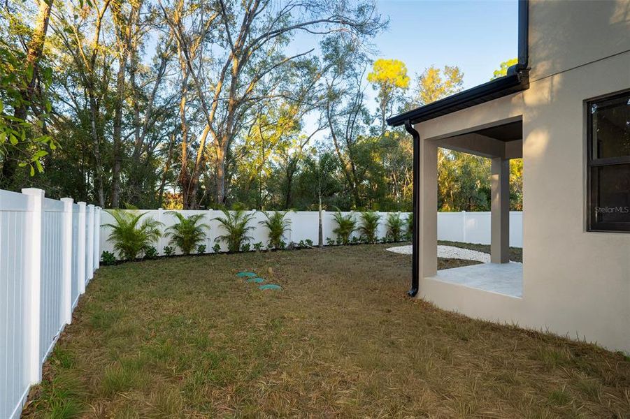 Exterior details and patio area of a home in , Tampa (Image 4).