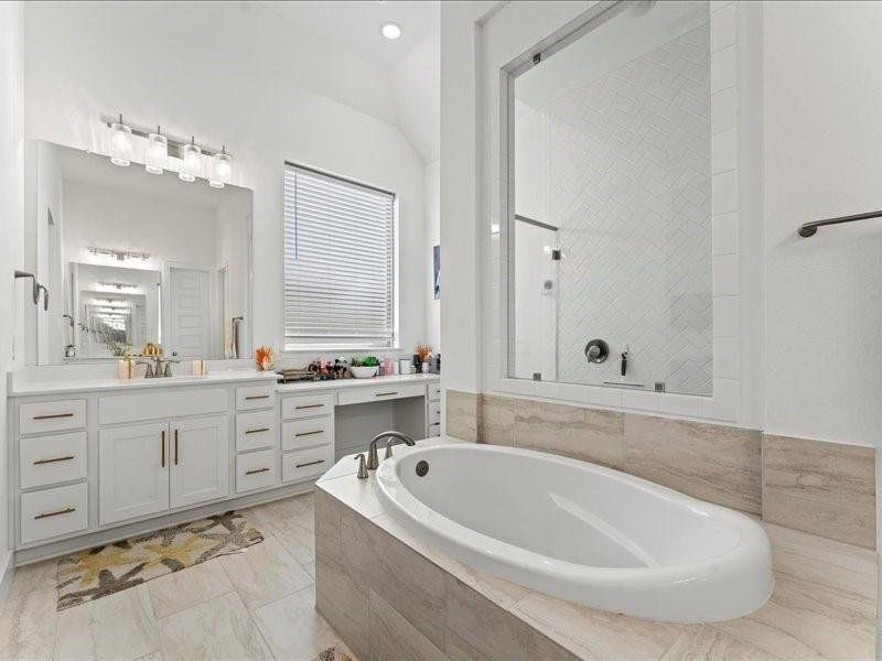 Simply Luxurious bath room Simply Luxurious bath room