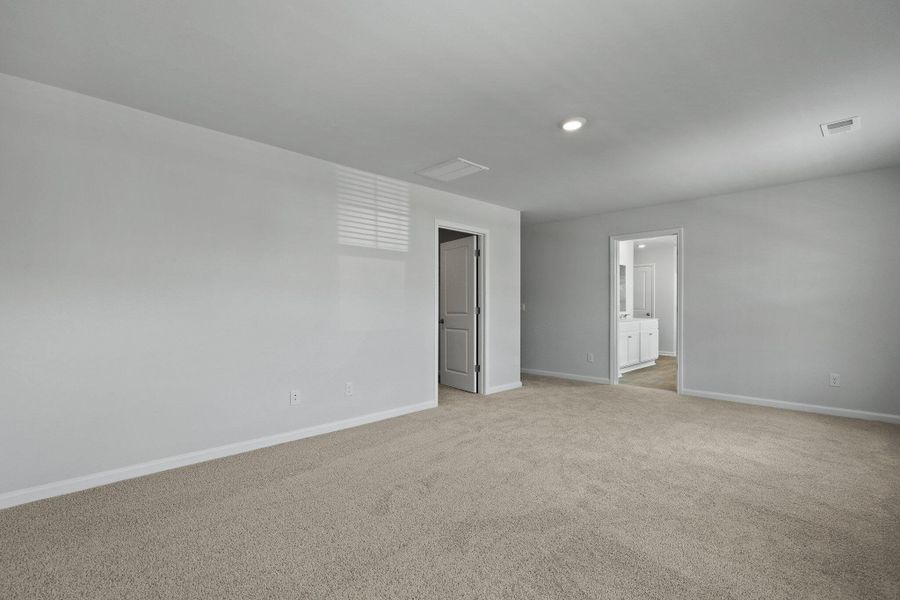 Spacious, unfurnished interior of a new home in Lakeview at Kitfield, Moncks Corner (Image 13).