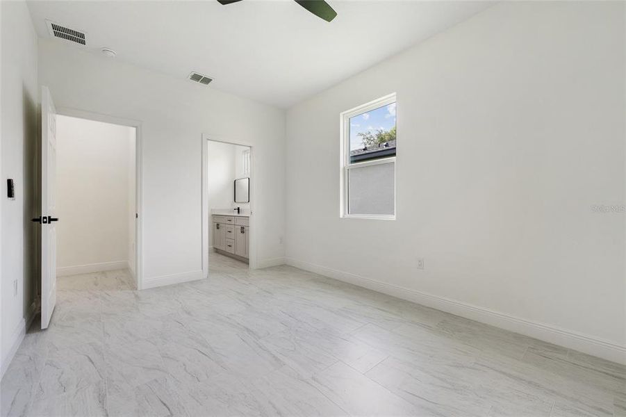 Spacious, unfurnished interior of a new home in , Sanford (Image 11).