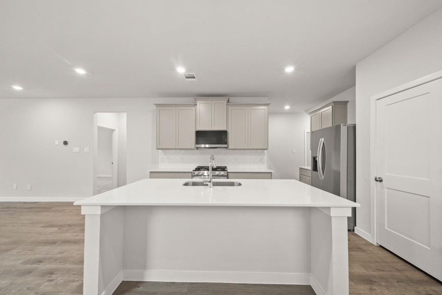 Furnished interior view inside a new home in Lago Mar, Texas City (Image 8).