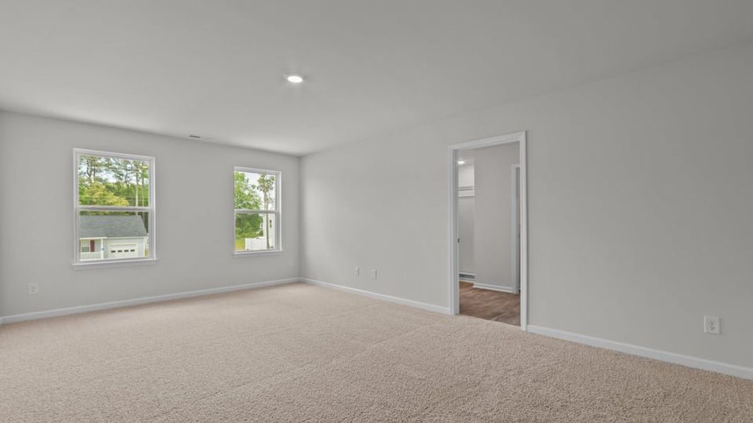 Spacious, unfurnished interior of a new home in Blair Ridge, La Grange (Image 29).