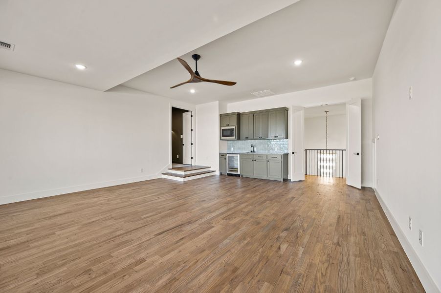 Spacious, unfurnished interior of a new home in The Resort on Eagle Mt. Lake, Fort Worth (Image 43).