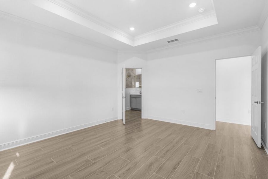 Spacious, unfurnished interior of a new home in Lake Merial, Panama City (Image 28).