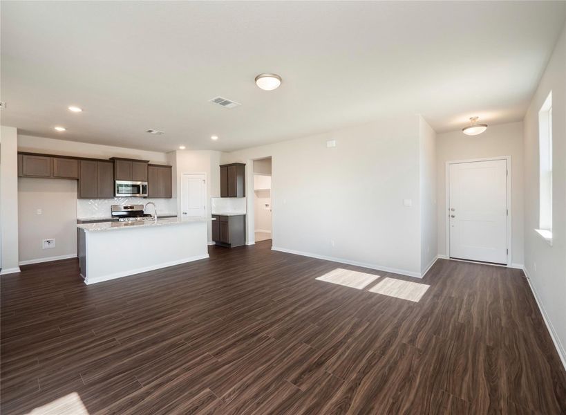 Spacious, unfurnished interior of a new home in Anthem Cottages, Kyle (Image 19).