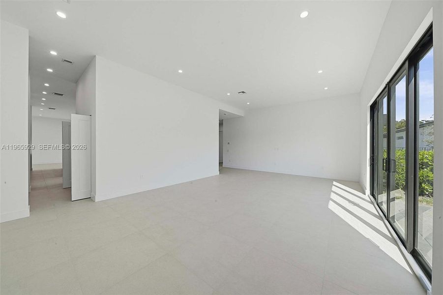 Spacious, unfurnished interior of a new home in , Hollywood (Image 25).
