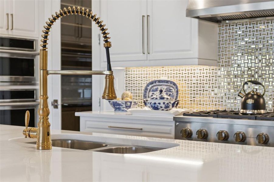 Close-up of interior finishes inside a home in , Tavares (Image 22).