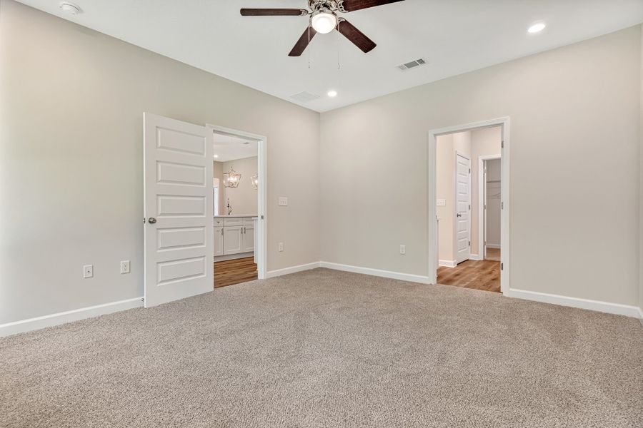Spacious, unfurnished interior of a new home in Oak Hollow, Crestview (Image 31).