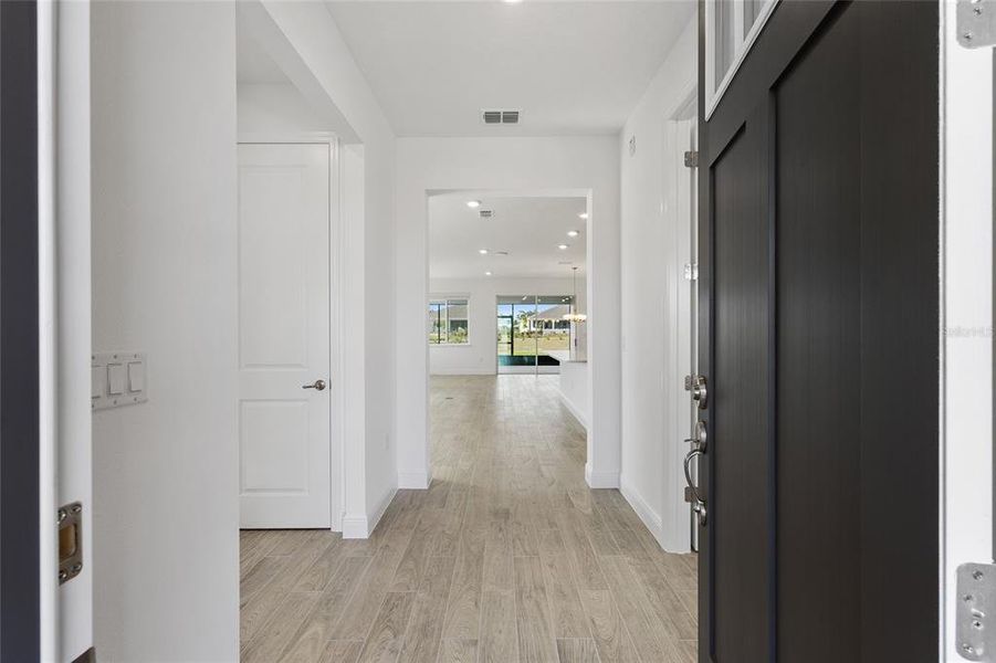 Spacious, unfurnished interior of a new home in , Ocala (Image 26).
