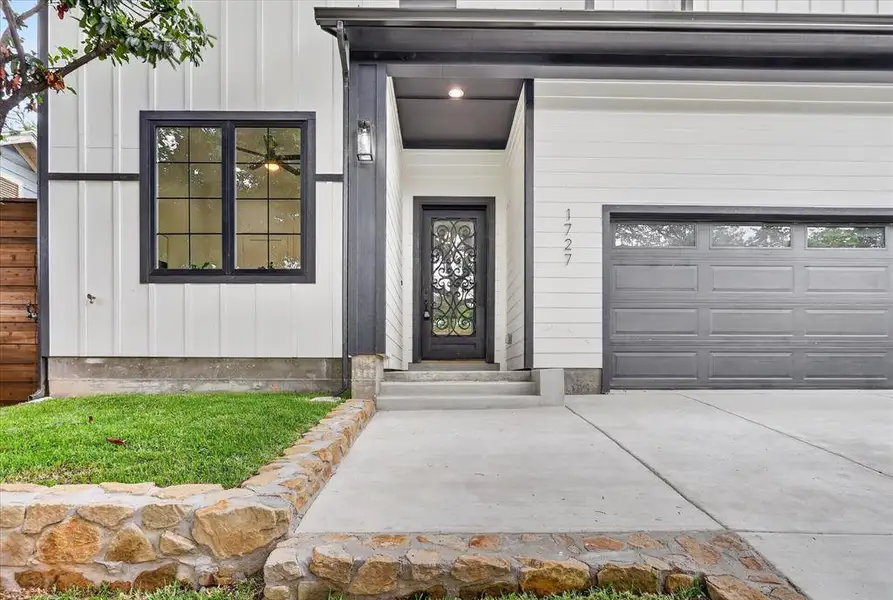 Exterior details and patio area of a home in , Dallas (Image 3).