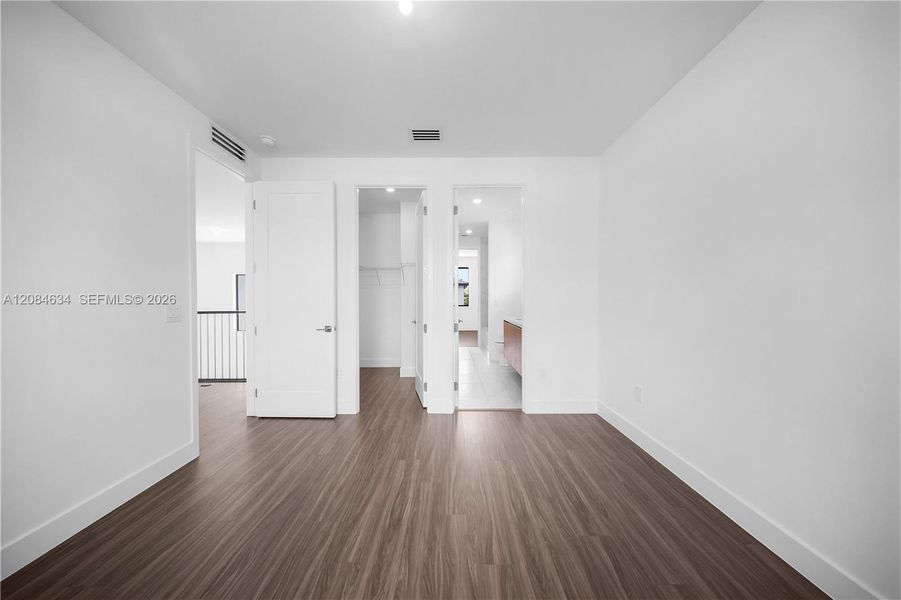 Spacious, unfurnished interior of a new home in , Miami (Image 27).