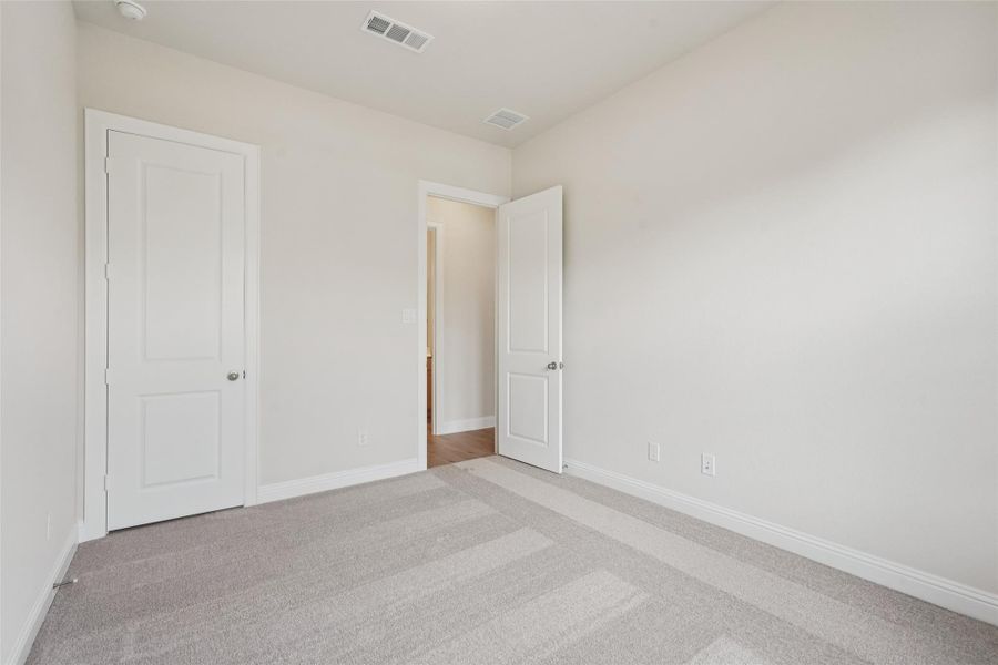 Spacious, unfurnished interior of a new home in Sienna 65', Missouri City (Image 39).