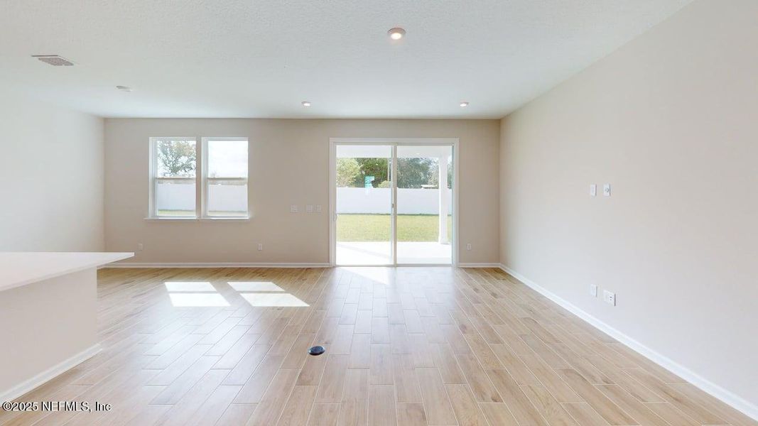 Spacious, unfurnished interior of a new home in Sandridge Hills, Green Cove Springs (Image 7).