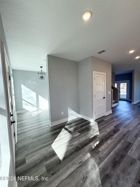 Spacious, unfurnished interior of a new home in , Jacksonville (Image 20).