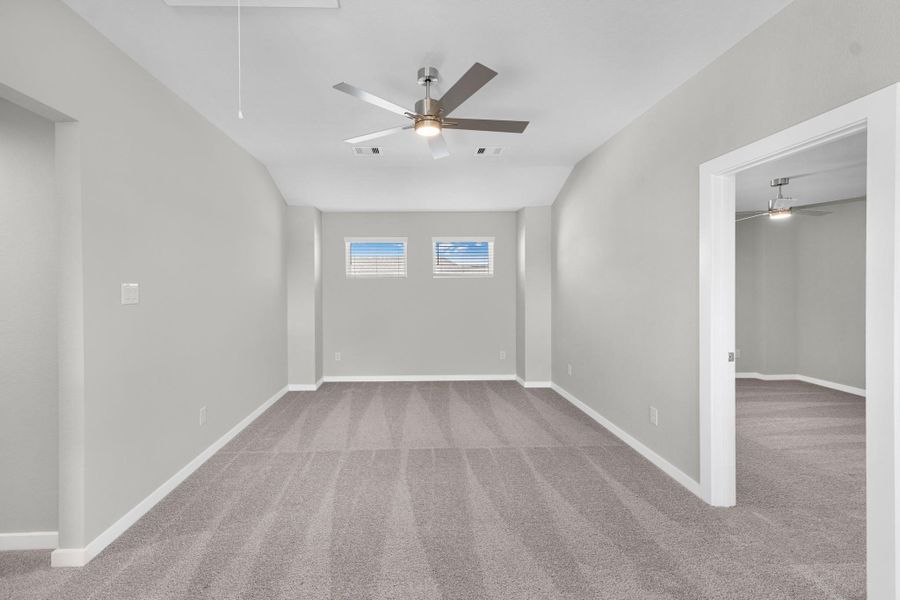 Spacious, unfurnished interior of a new home in Sunterra Lakes, Fulshear (Image 28).