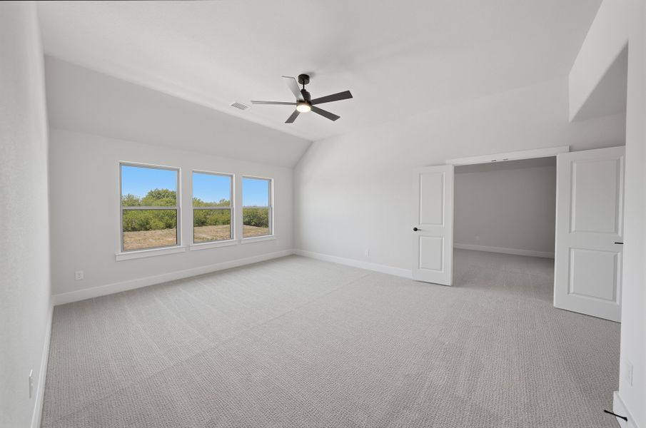 Spacious, unfurnished interior of a new home in Hillside Village, Celina (Image 34).