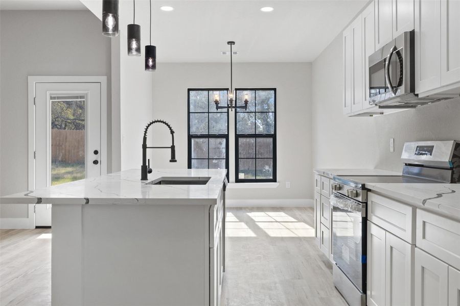 Please note: Photos shown are not of the actual homes but are of the same floorplan. Finishes and features may vary. Please note: Photos shown are not of the actual homes but are of the same floorplan. Finishes and features may vary.