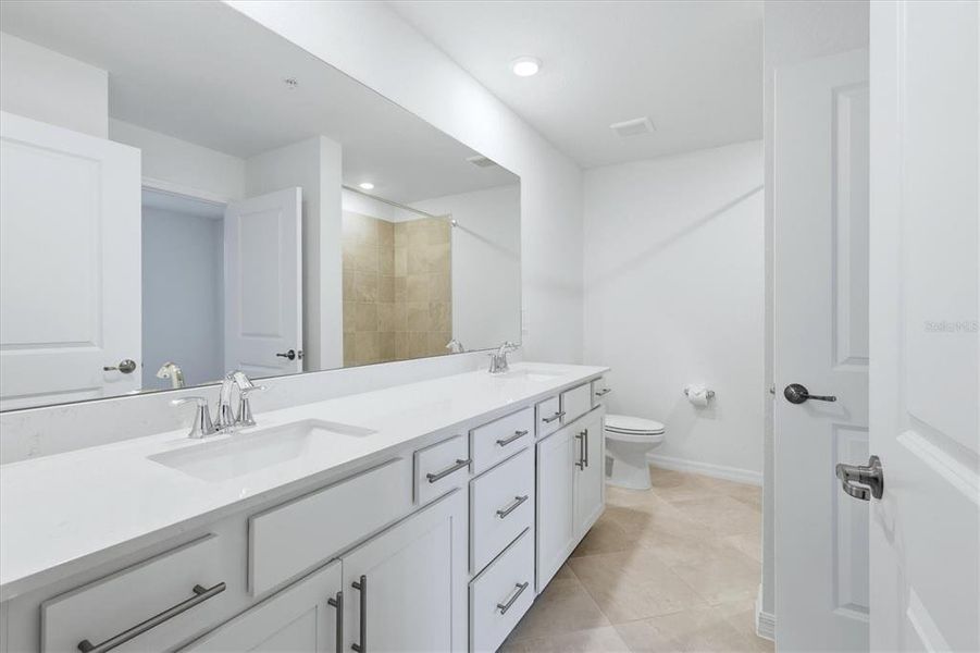 Furnished interior view inside a new home in , Bradenton (Image 12).