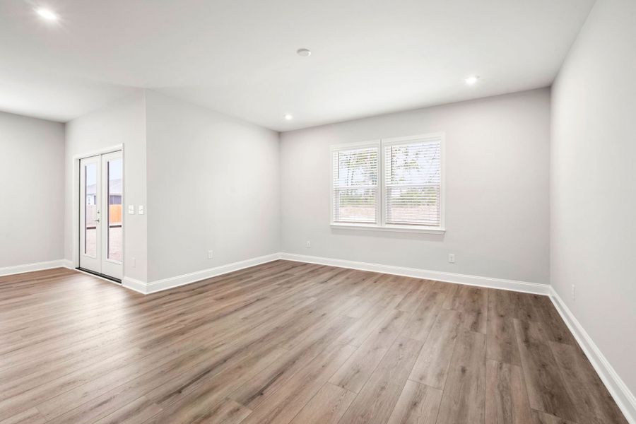 Spacious, unfurnished interior of a new home in Salem Bay, Beaufort (Image 15).