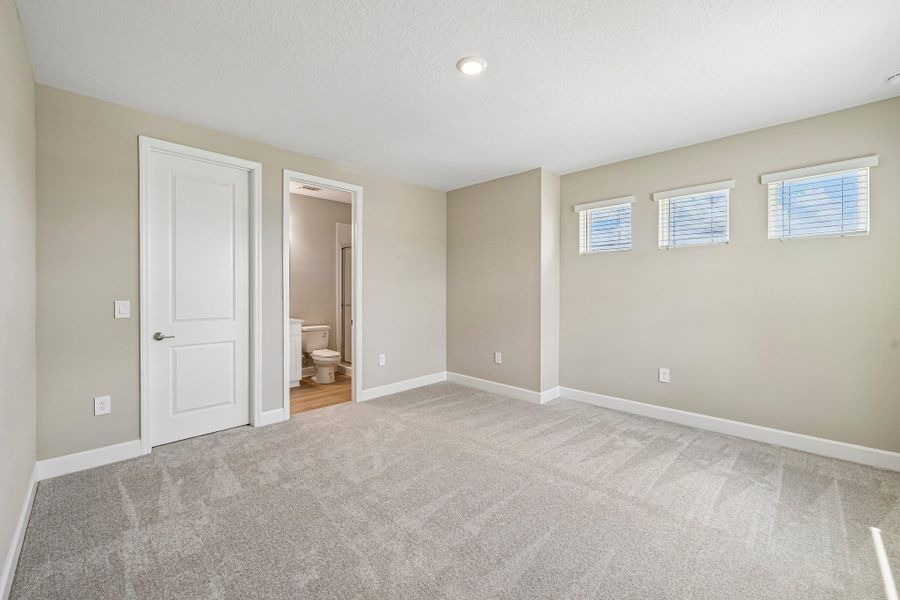 Spacious, unfurnished interior of a new home in Firethorn, Parrish (Image 16).