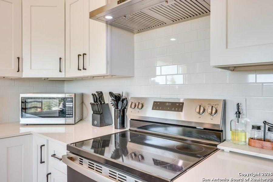 Furnished interior view inside a new home in , Canyon Lake (Image 9).