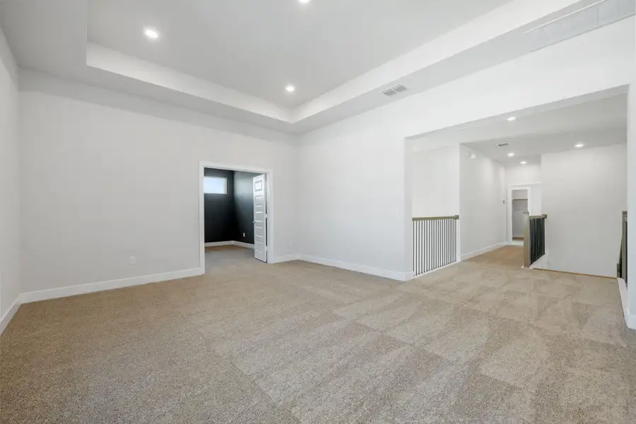 Spacious, unfurnished interior of a new home in Rough Hollow - Las Brisas, Austin (Image 12). Spacious, unfurnished interior of a new home in Rough Hollow - Las Brisas, Austin (Image 12).
