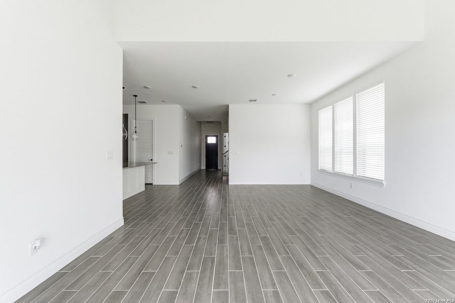Spacious, unfurnished interior of a new home in Davis Ranch, San Antonio (Image 26).