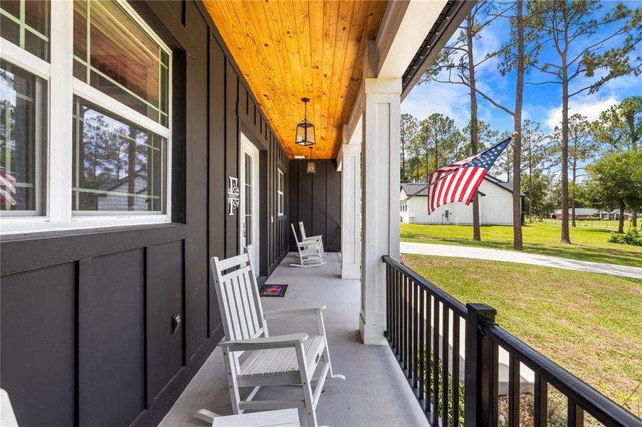 Exterior details and patio area of a home in , Dade City (Image 34).