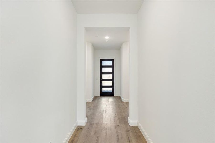Spacious, unfurnished interior of a new home in Terracina, Rockwall (Image 34).