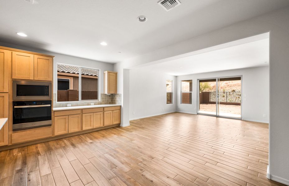 Spacious, unfurnished interior of a new home in Foothills at Northpointe, Peoria (Image 21).
