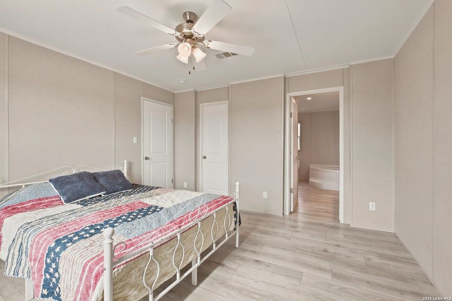 Furnished interior view inside a new home in , Hondo (Image 4).