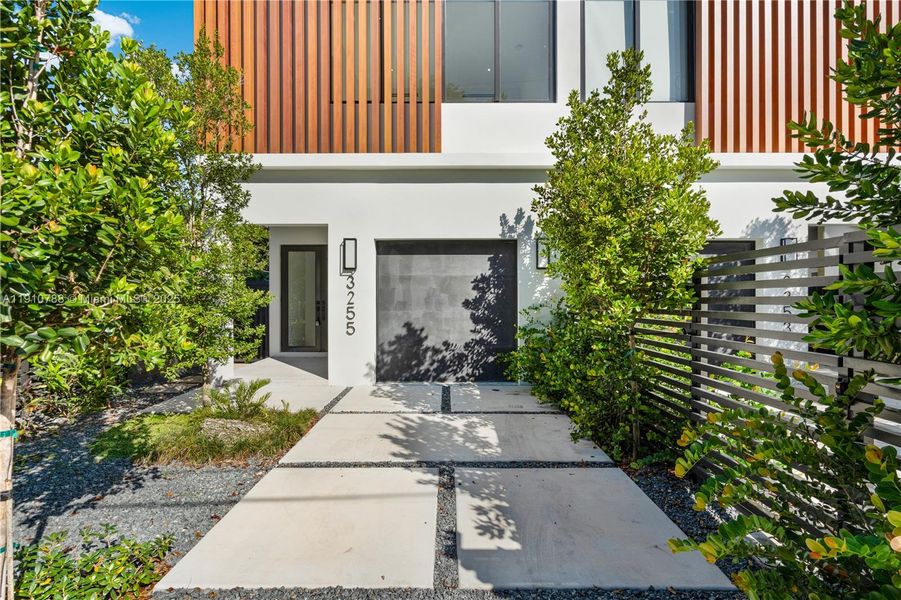 Exterior details and patio area of a home in , Miami (Image 6).