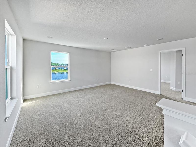 Spacious, unfurnished interior of a new home in , St. Cloud (Image 6).