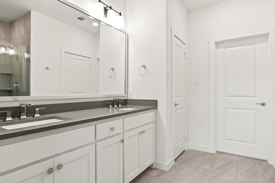 Furnished interior view inside a new home in Cottonwood Creek, Rowlett (Image 14).