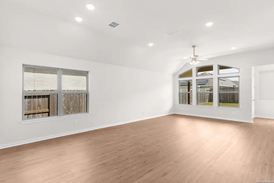 Spacious, unfurnished interior of a new home in Meyer Ranch – Premier, New Braunfels (Image 10).