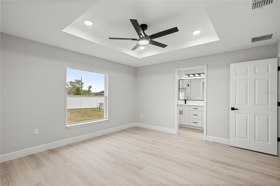 Spacious, unfurnished interior of a new home in , Ocala (Image 13).