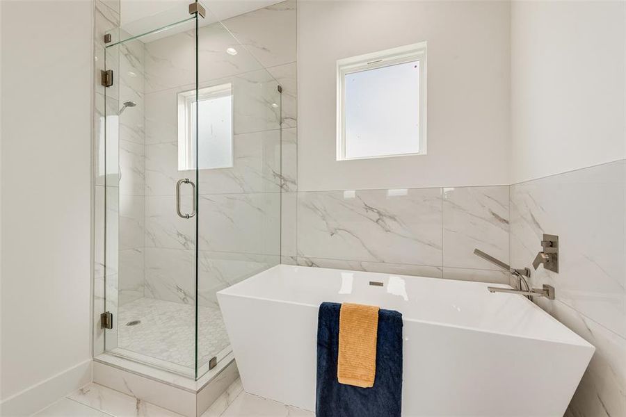 Furnished interior view inside a new home in , Dallas (Image 30).