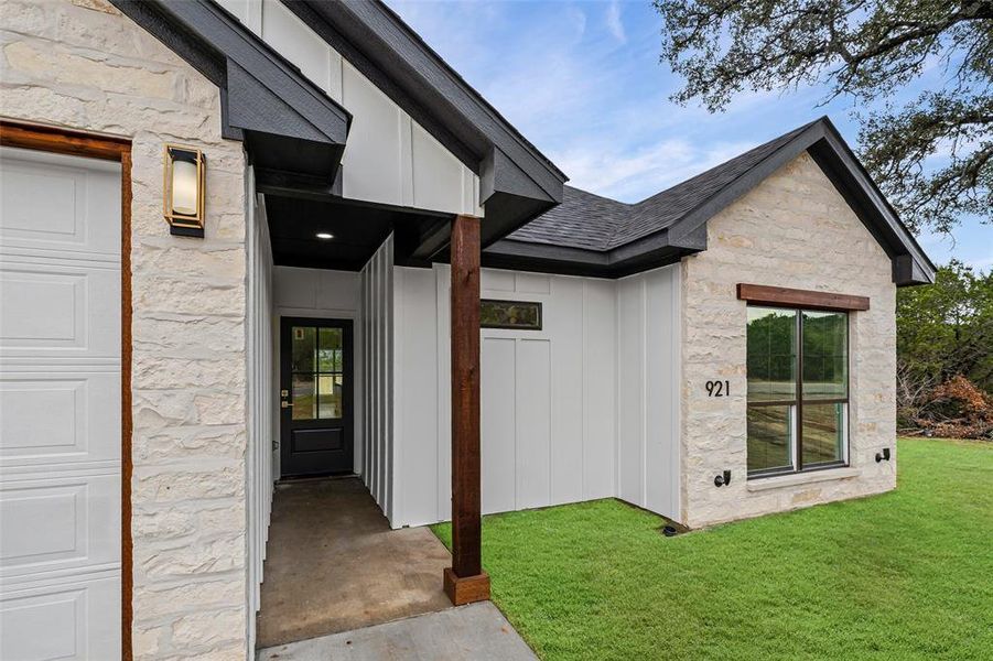 Exterior details and patio area of a home in , Granbury (Image 22).