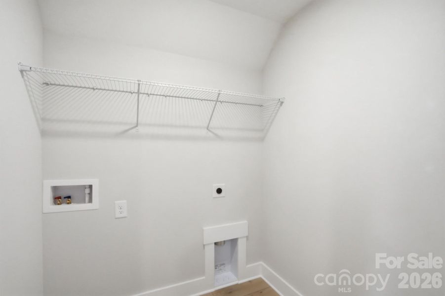 Spacious, unfurnished interior of a new home in Blythe Mill Townhomes, Waxhaw (Image 41).