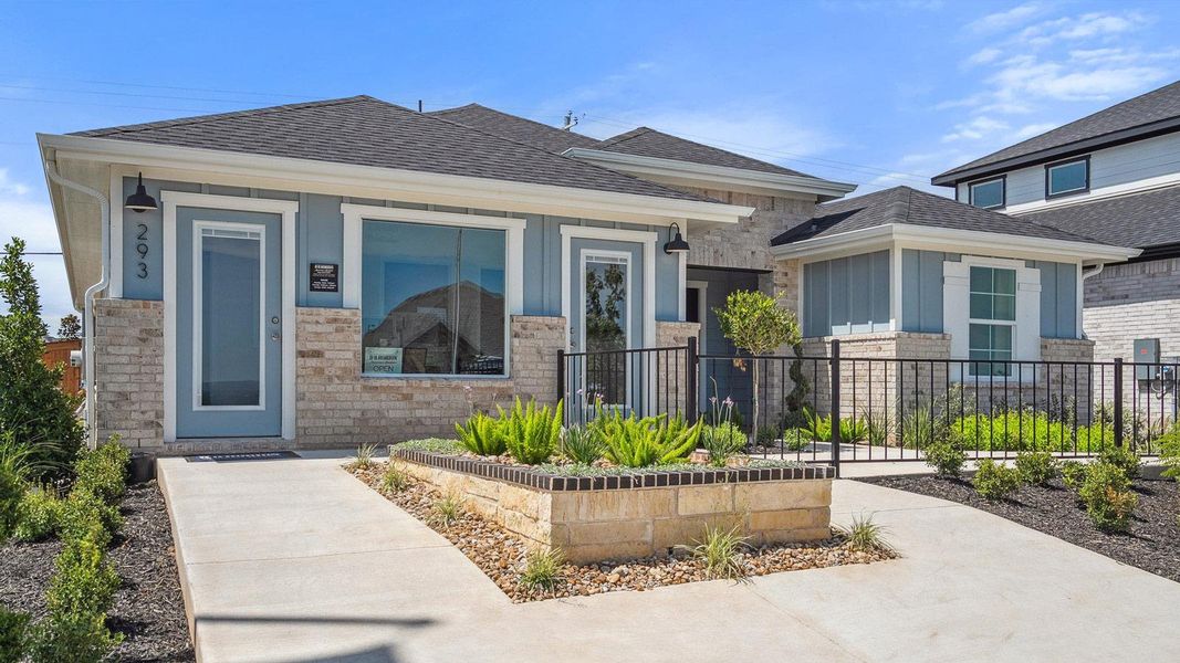 Exterior details and patio area of a home in Thunder Rock, Marble Falls (Image 3).