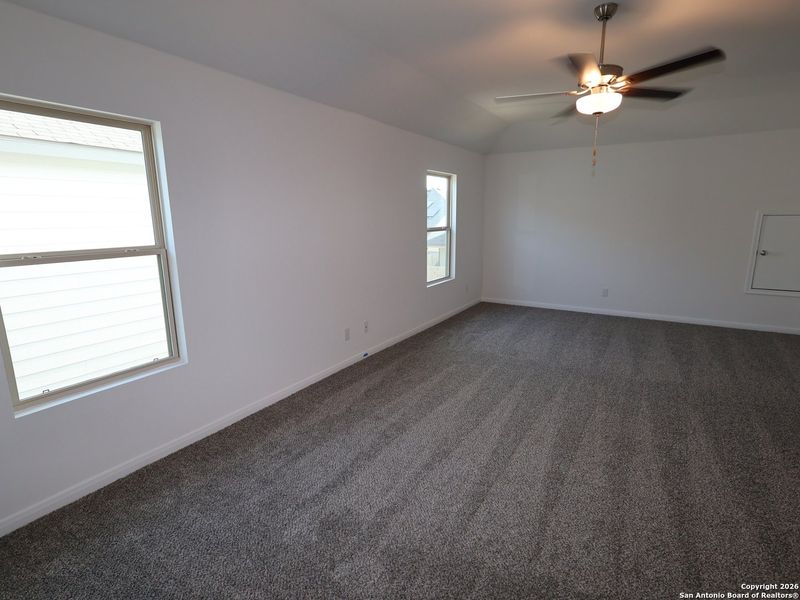 Spacious, unfurnished interior of a new home in Park Place, New Braunfels (Image 11).