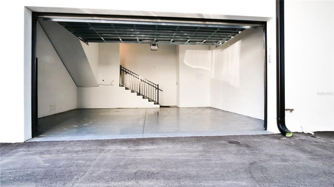 Spacious, unfurnished interior of a new home in , St. Petersburg (Image 39).