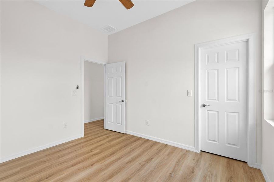 Spacious, unfurnished interior of a new home in , St. Petersburg (Image 36).