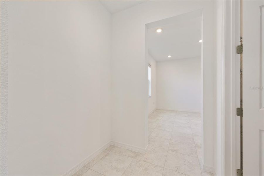 Spacious, unfurnished interior of a new home in Calesa Township, Ocala (Image 23).