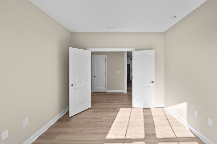 Spacious, unfurnished interior of a new home in Waterbridge, Myrtle Beach (Image 21).