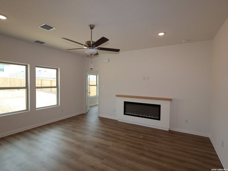 Spacious, unfurnished interior of a new home in Cinco Lakes, San Antonio (Image 19). Spacious, unfurnished interior of a new home in Cinco Lakes, San Antonio (Image 19).
