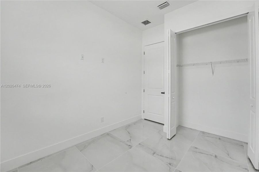 Spacious, unfurnished interior of a new home in , Lehigh Acres (Image 13).